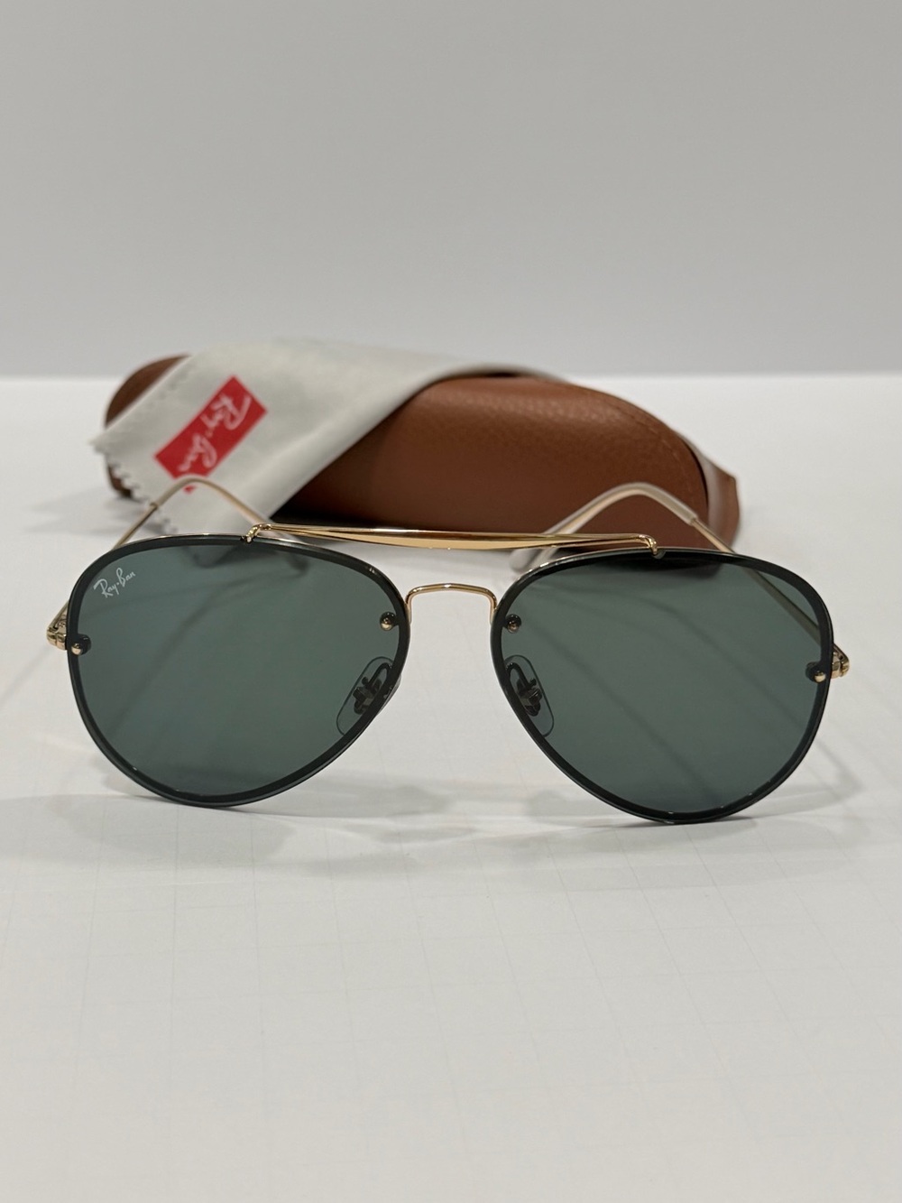 Unisex like new Ray-Ban Sunglasses — Gold Frame with Brown Temples